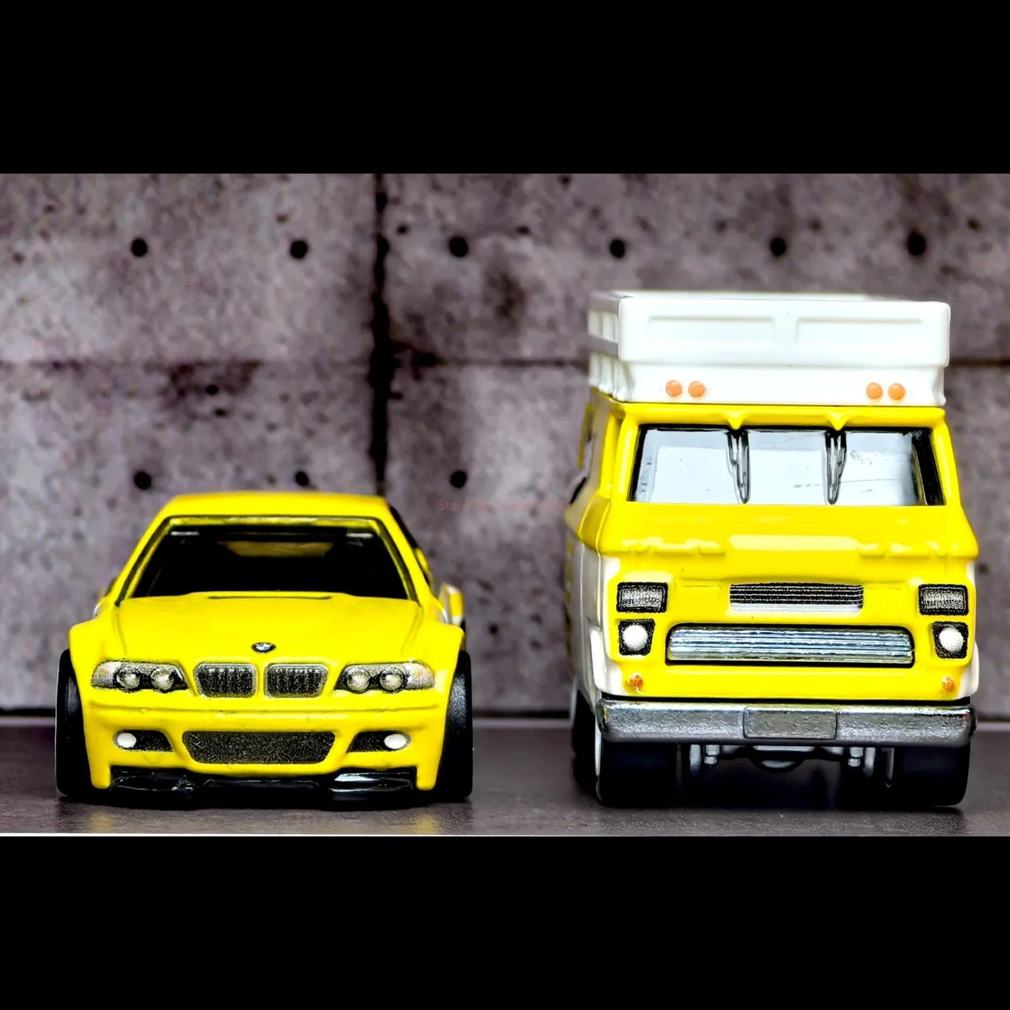 HOT WHEELS PREMIUM TEAM TRANSPORT BWM M3 + HW HAULER LEGEND TOUR