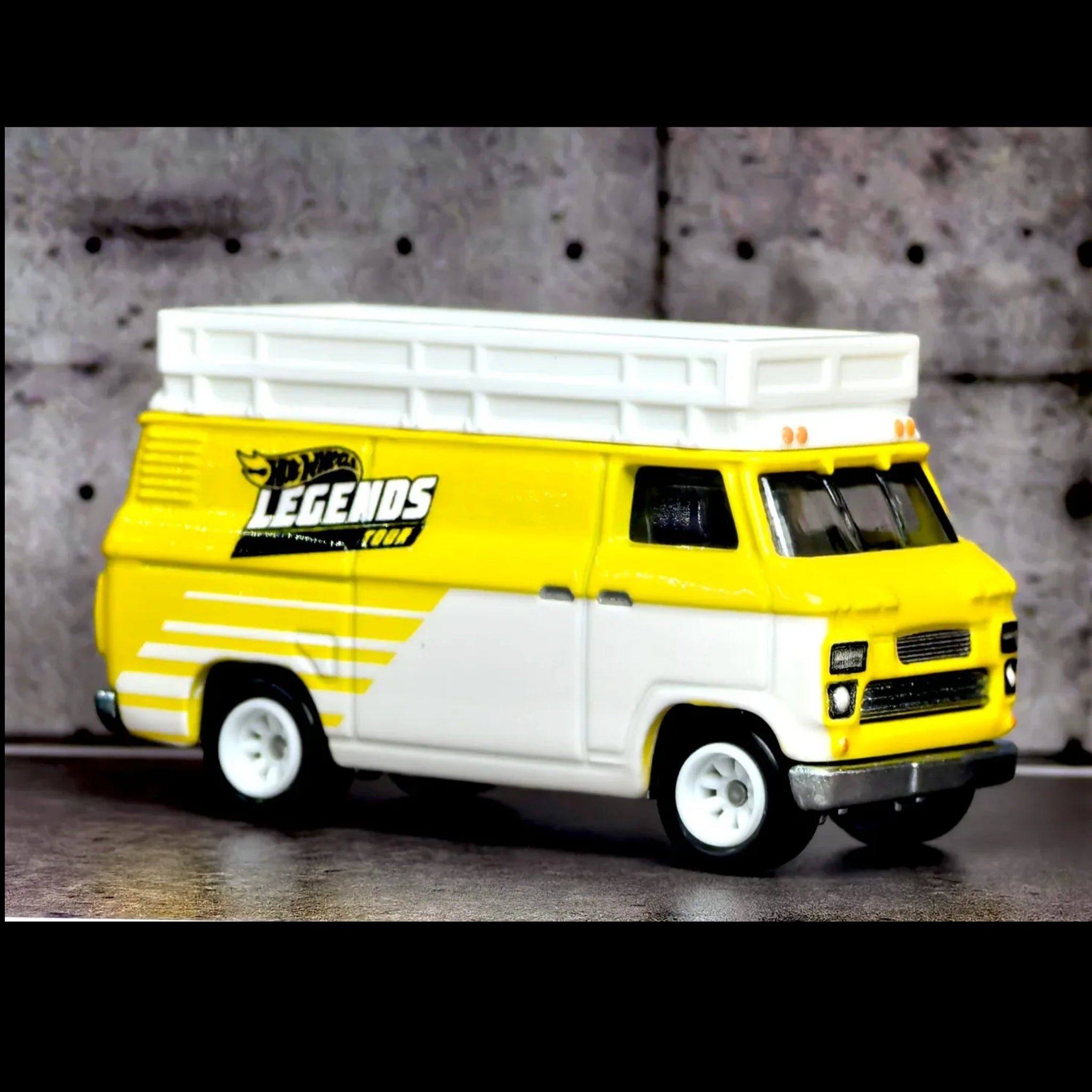 HOT WHEELS PREMIUM TEAM TRANSPORT BWM M3 + HW HAULER LEGEND TOUR