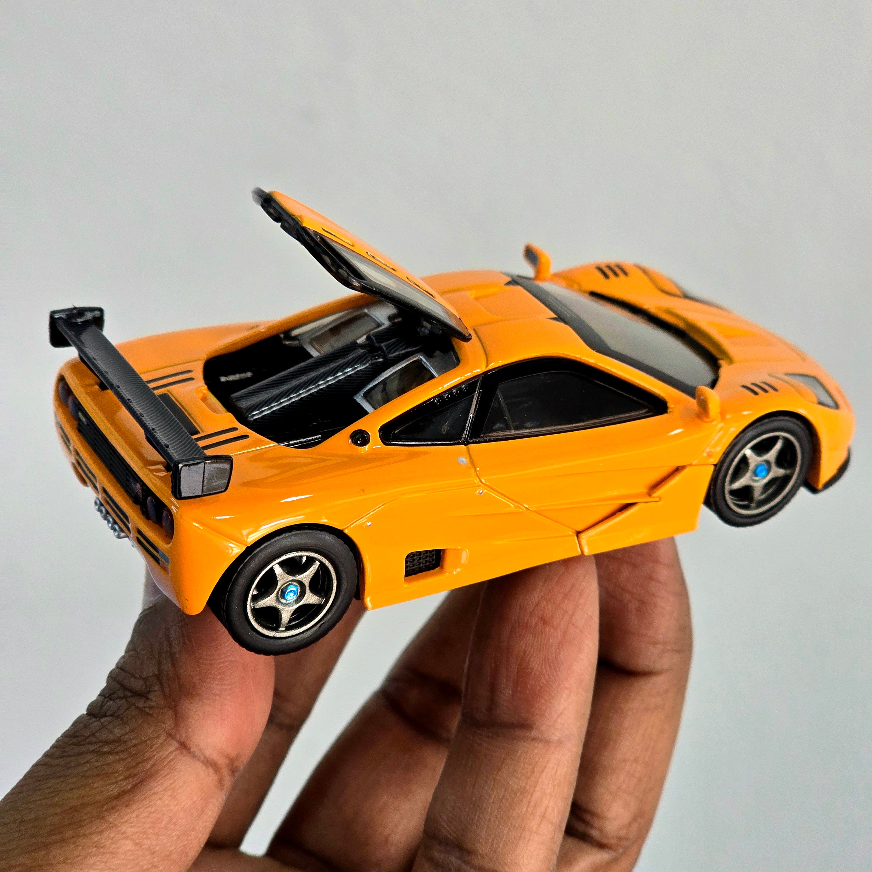 HOT WHEELS PREMIUM SCALE 1:43 1995 MCLAREN F1 GTR