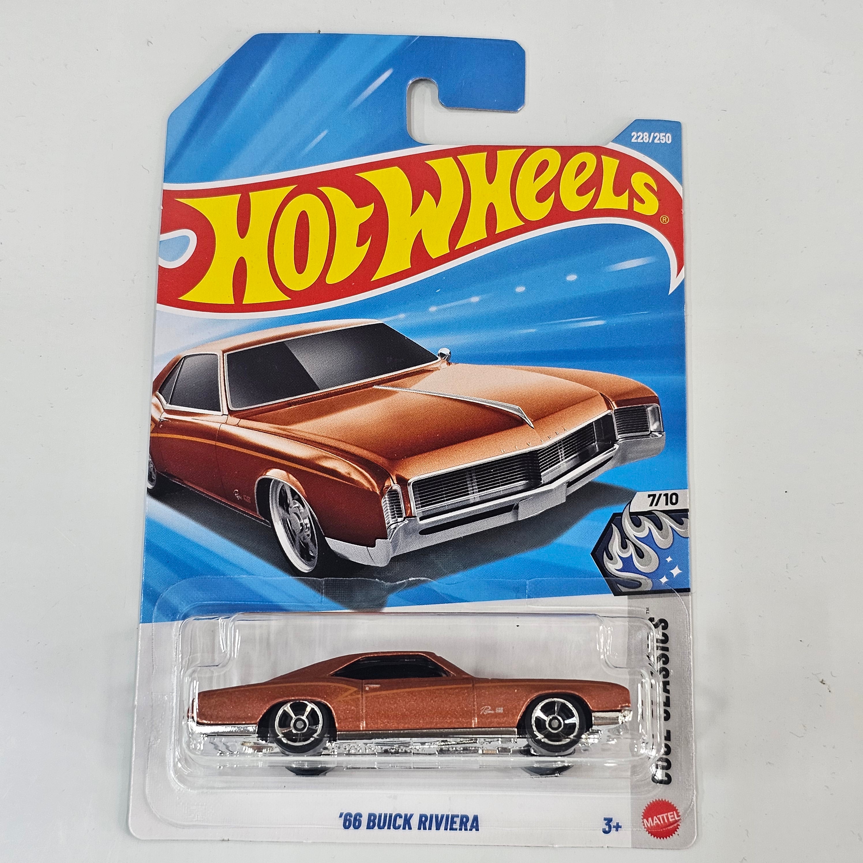 HOT WHEELS '66 BUICK RIVIERA CASE M 2026 MAINLINE