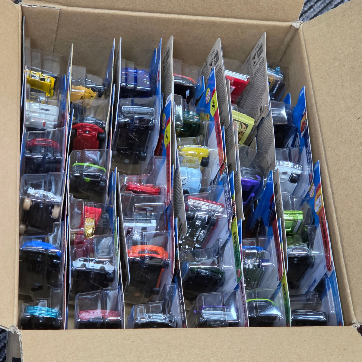 HOT WHEELS BASIC CARS FANTASY  BULK COMBO PARTY BOX ORIGINAL MATTEL