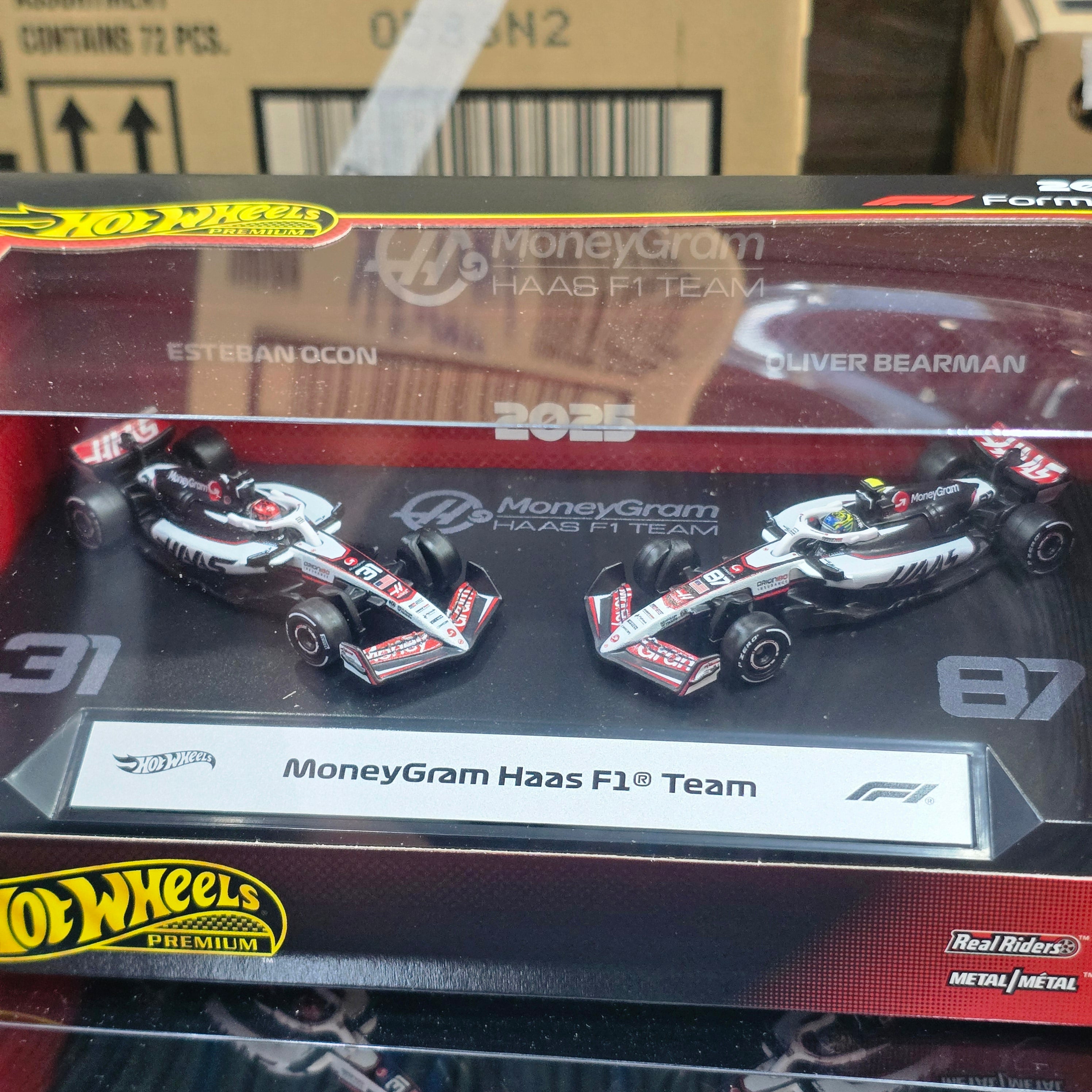 HOT WHEELS PREMIUM HAAS F1 TEAM TWIN BOX 2025 OCON & BEARMAN
