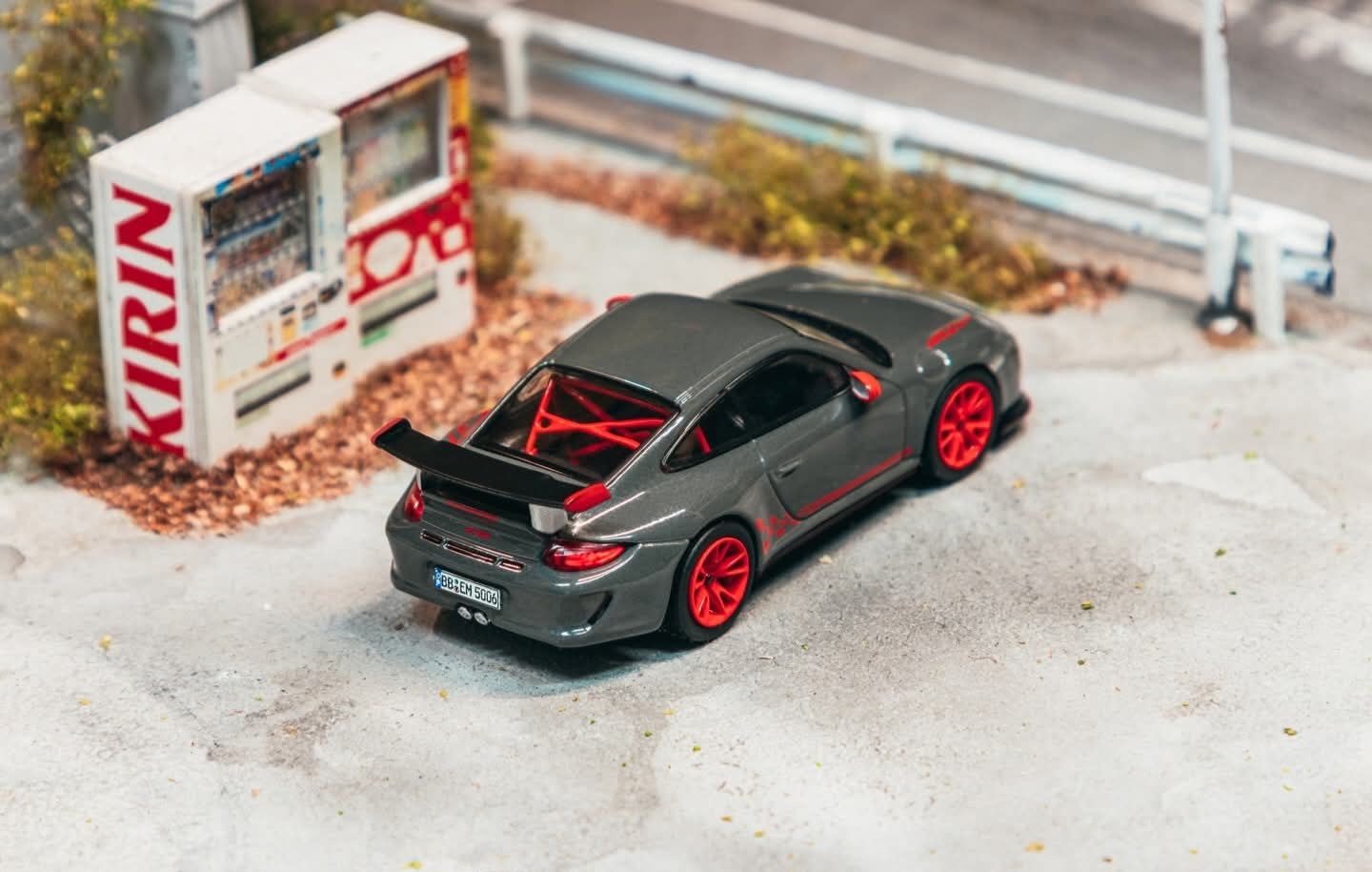 [PRE ORDER] TARMAC WORKS 1/64 PORSCHE 911 GT3 RS (997.2) CODE T64G-091-GY BOX