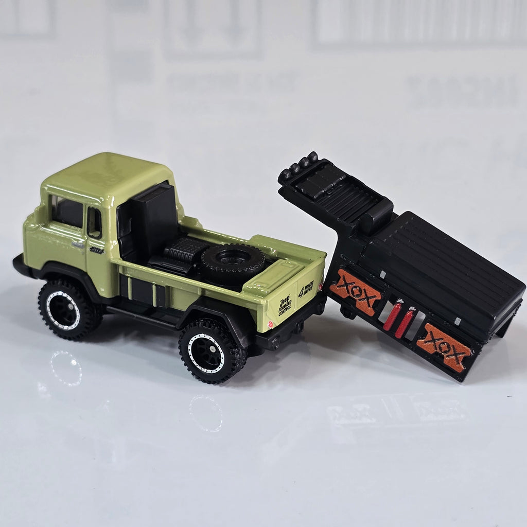 HOT WHEELS PREMIUM BOX SET GARAGE - 5 PCS CAR DESERT DIORAMA