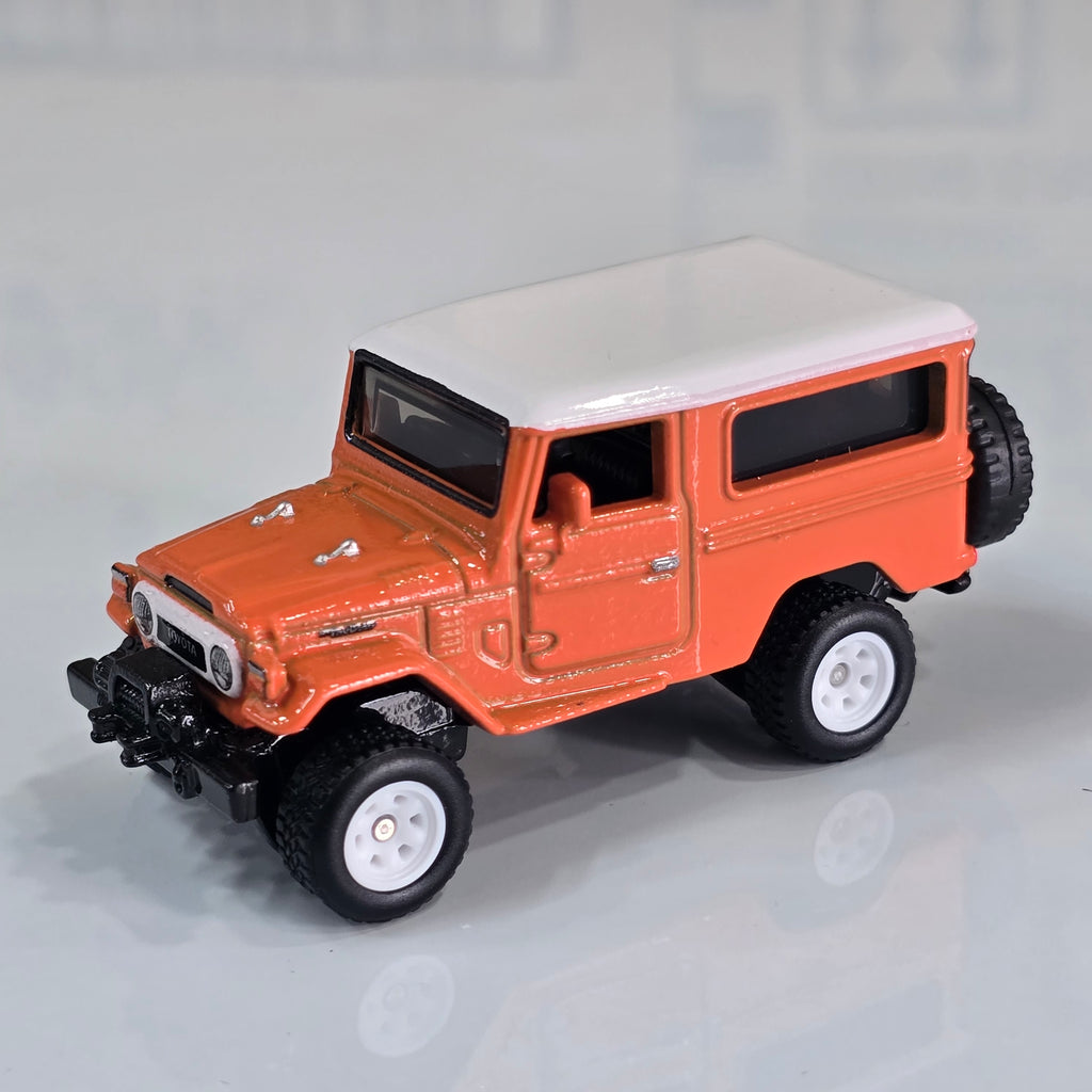 HOT WHEELS PREMIUM BOX SET GARAGE - 5 PCS CAR DESERT DIORAMA