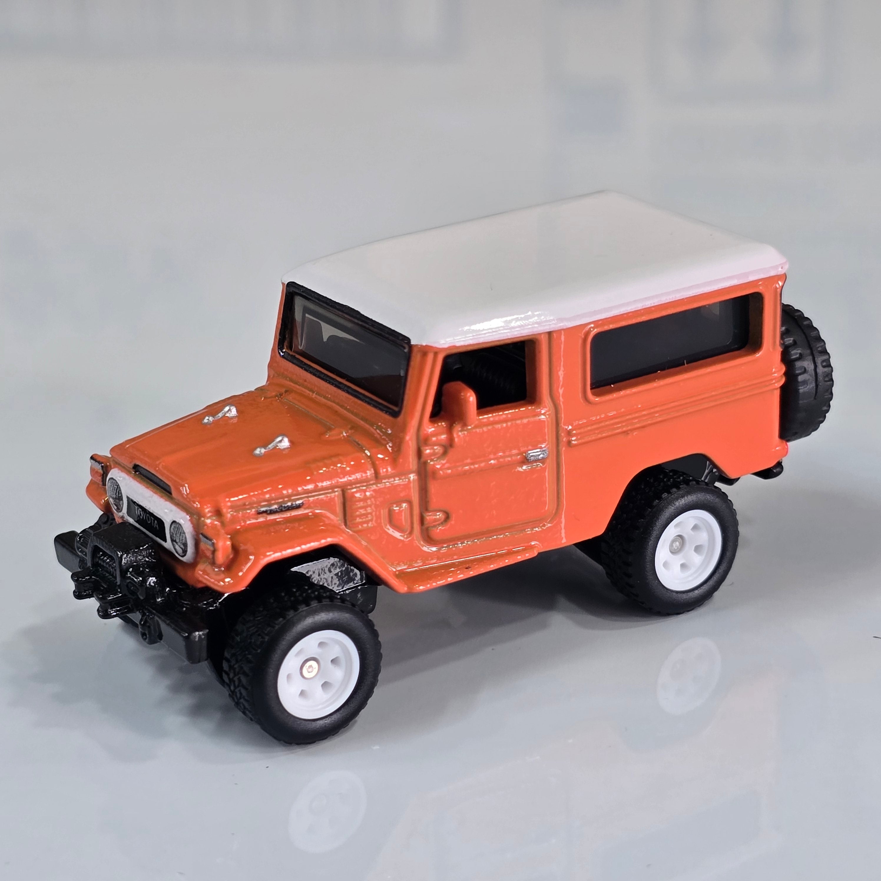 HOT WHEELS PREMIUM BOX SET GARAGE - 5 PCS CAR DESERT DIORAMA