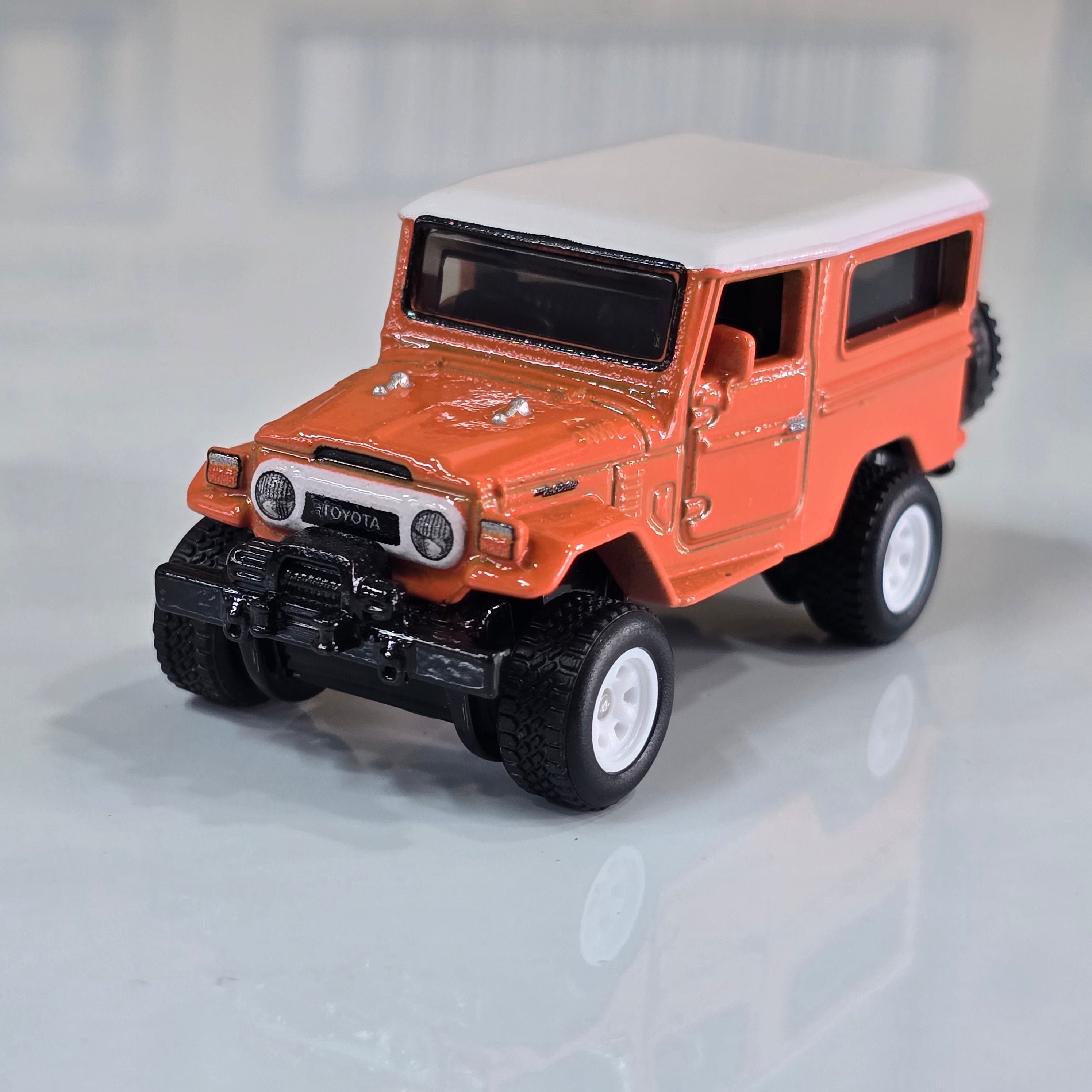 HOT WHEELS PREMIUM BOX SET GARAGE - 5 PCS CAR DESERT DIORAMA