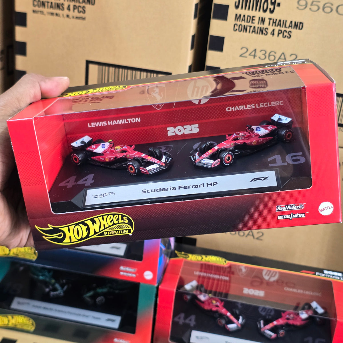 HOT WHEELS PREMIUM FERRARI SHELL F1 TEAM TWIN BOX 2025 LEWIS HAMILTON & CHARLE'S LECLERC