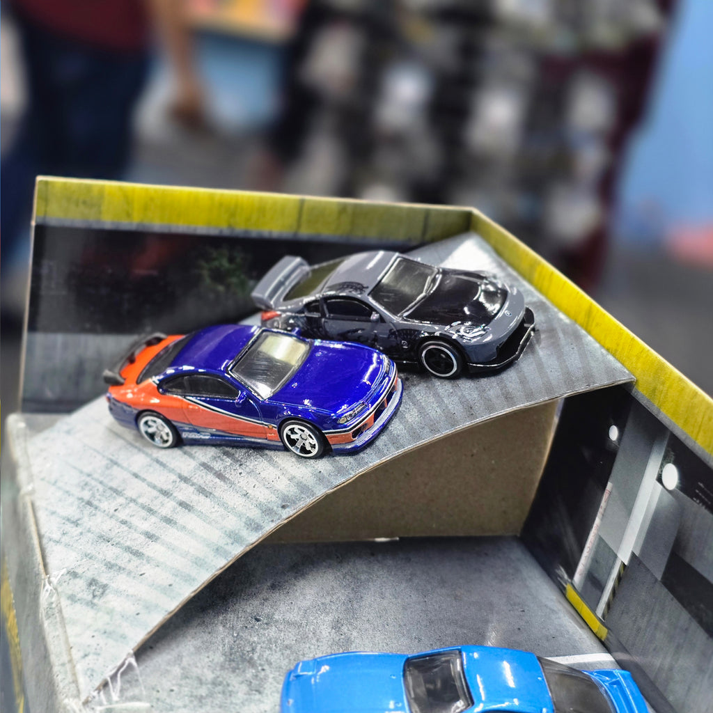 HOT WHEELS PREMIUM BOX SET GARAGE - 5 PCS CAR FAST & FURIOUS